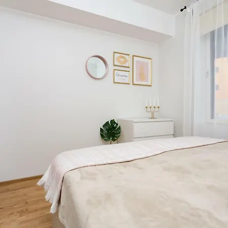 Brand New Next To The Harbour And City Center Apartment *